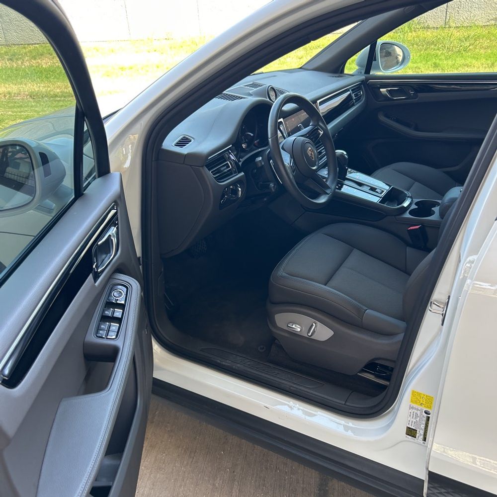 2025 Porsche Macan Base
