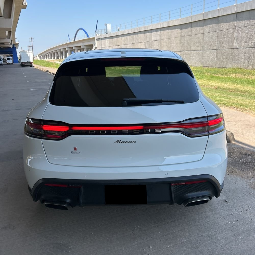 2025 Porsche Macan Base