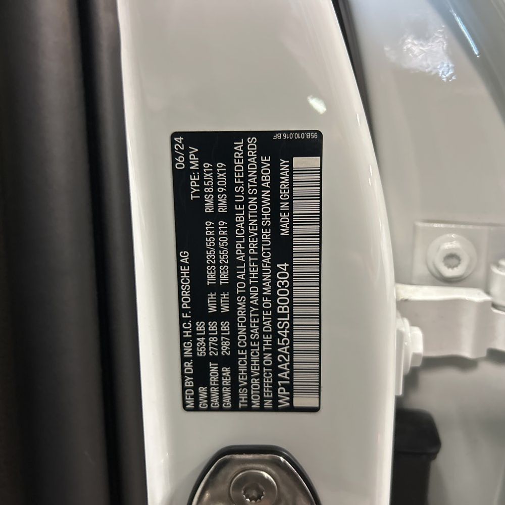 2025 Porsche Macan Base
