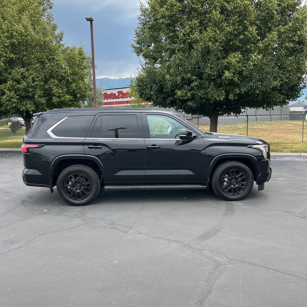 2025 Toyota Sequoia SR5
