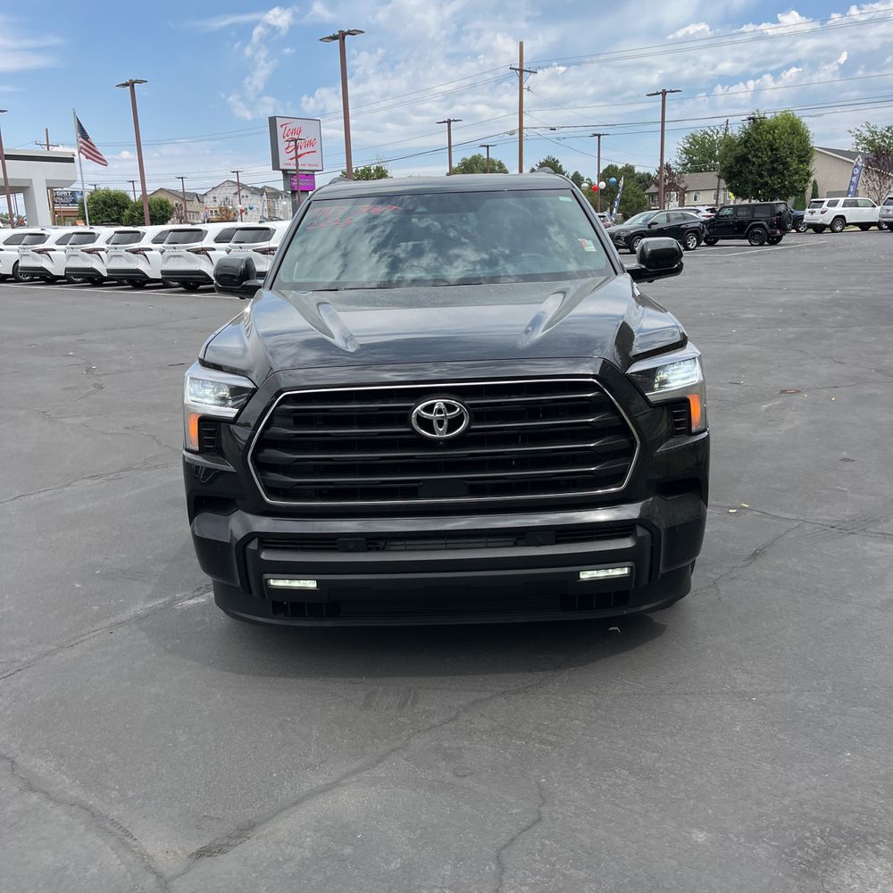 2025 Toyota Sequoia SR5