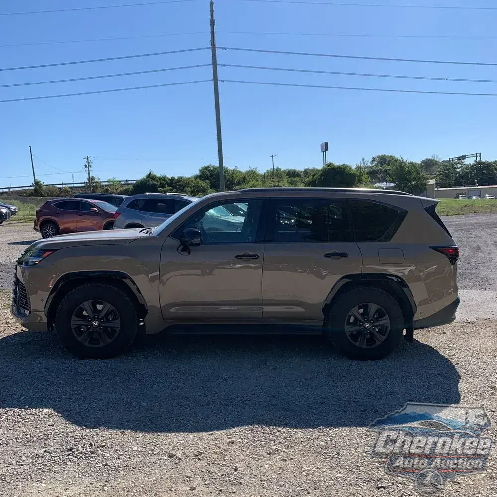 2025 Lexus LX 700h Overtrail