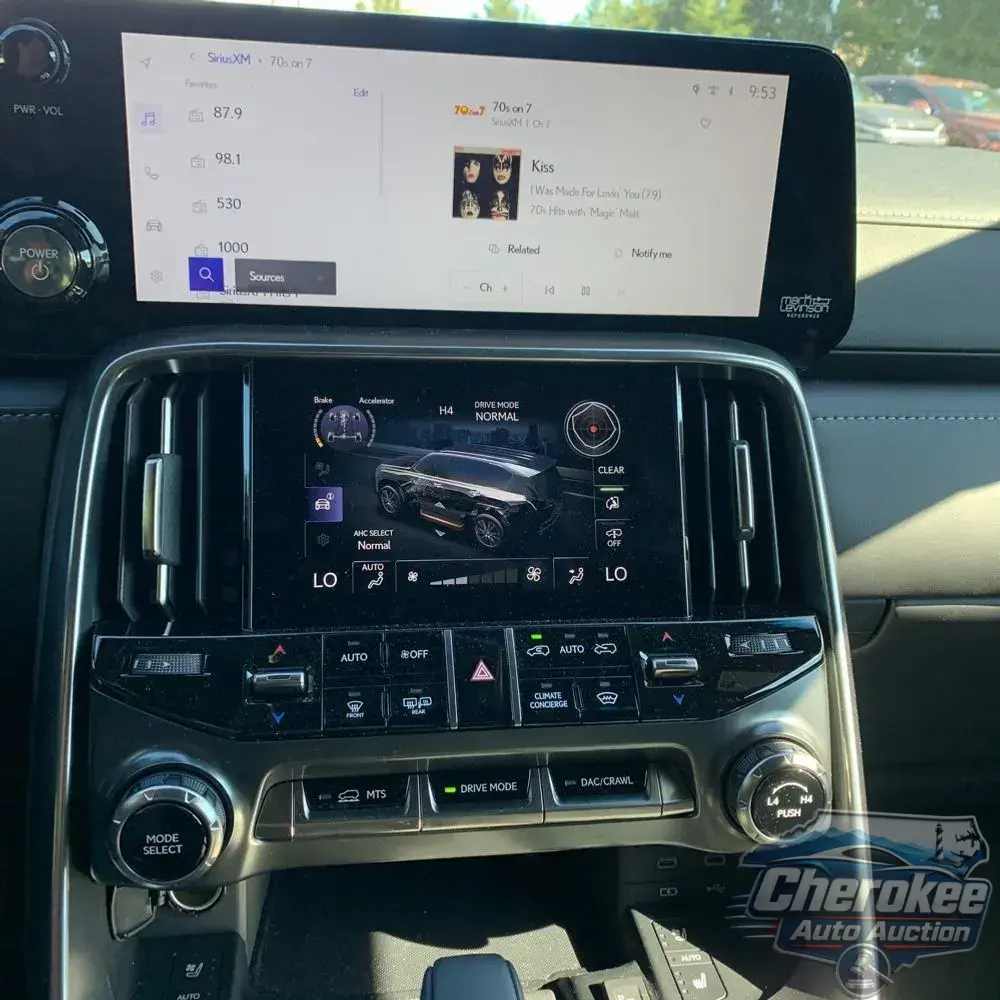 2025 Lexus LX 700h Overtrail