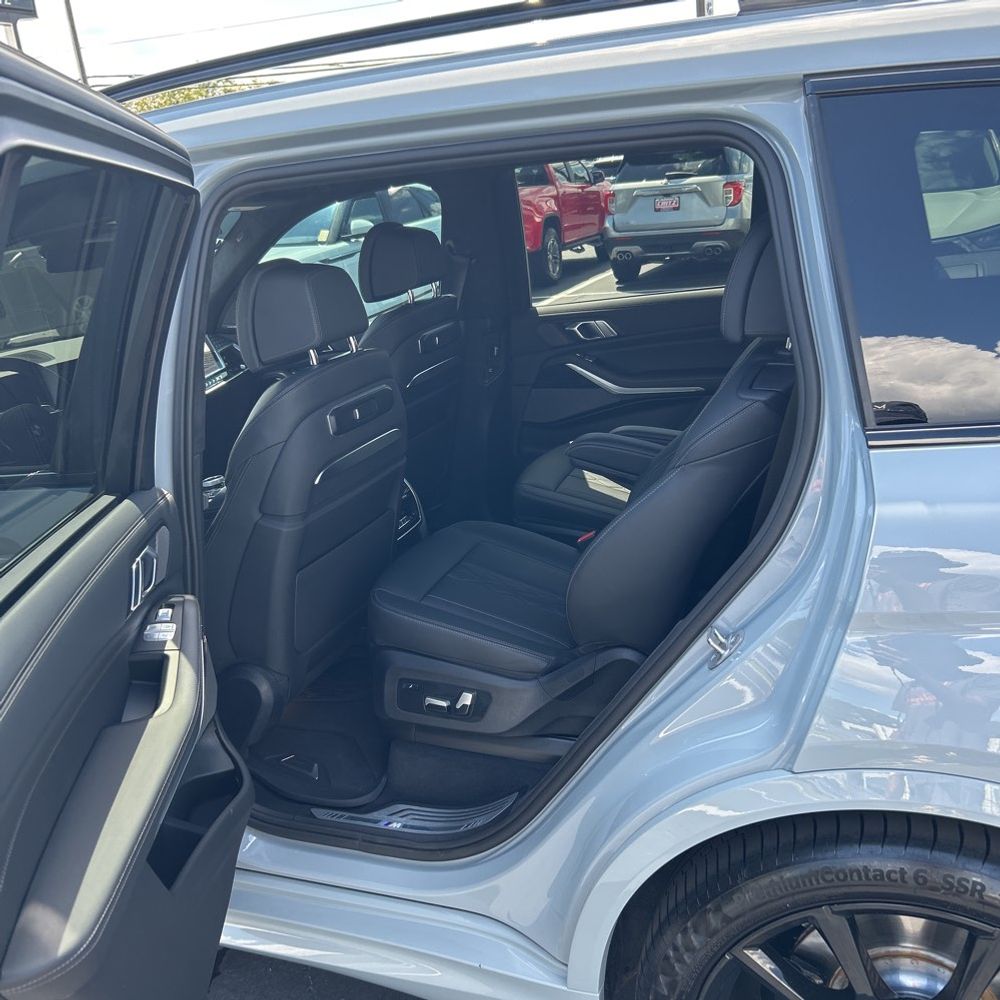 2025 BMW X7 XDrive40i