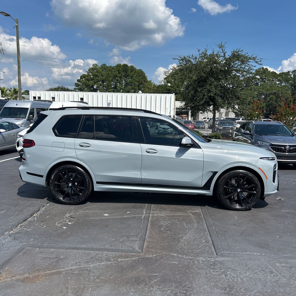 2025 BMW X7 XDrive40i