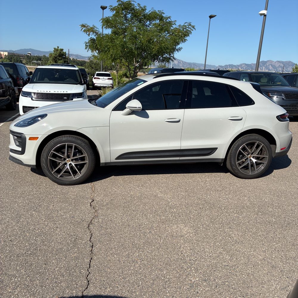 2024 Porsche Macan Base