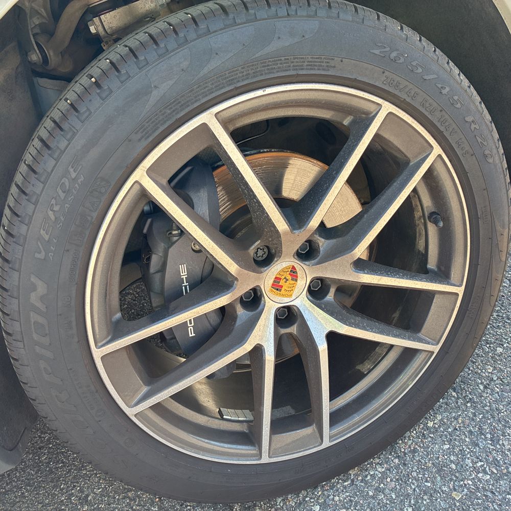 2024 Porsche Macan Base