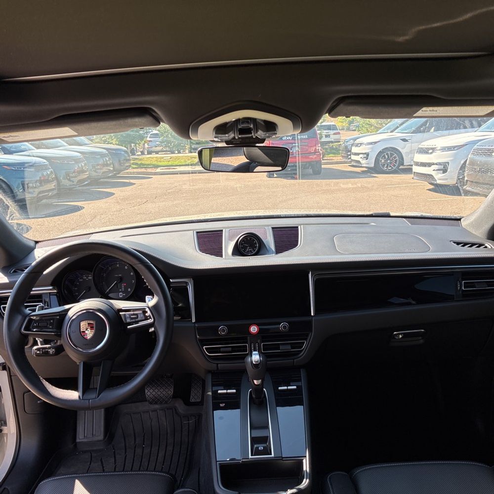 2024 Porsche Macan Base