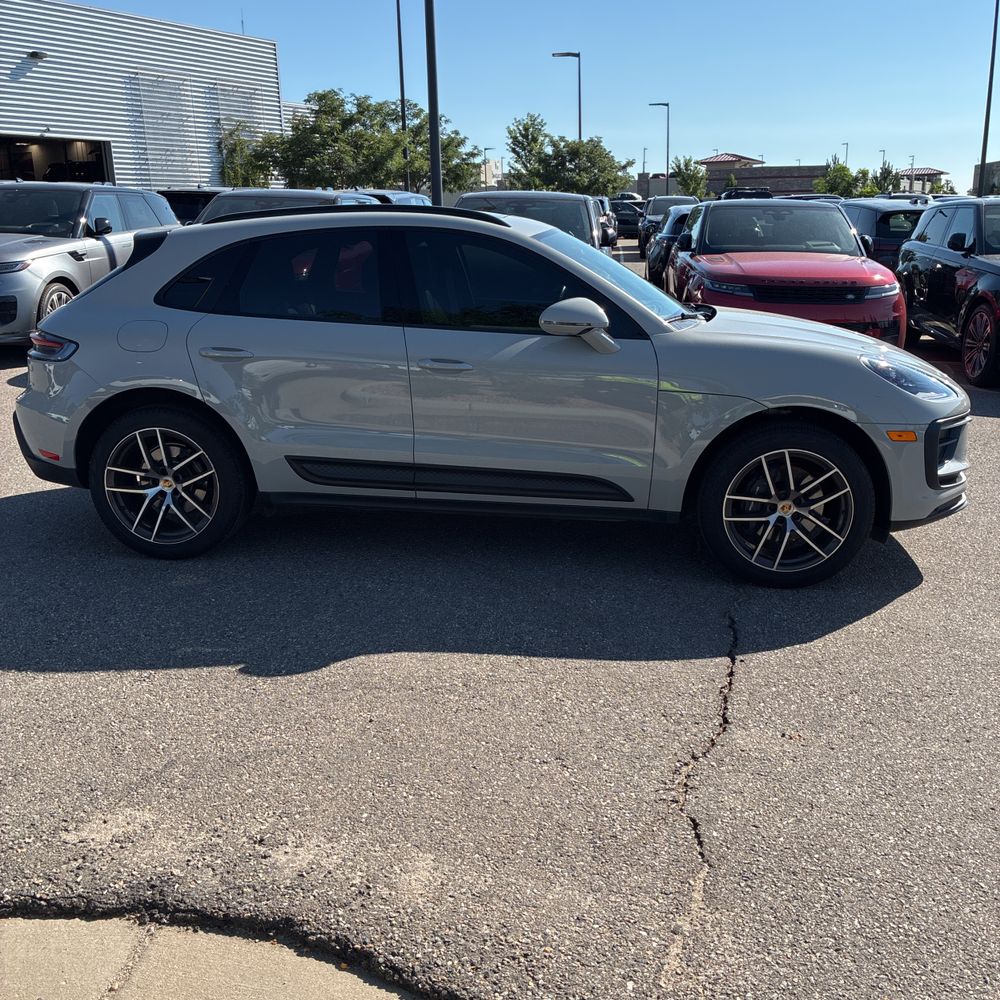 2024 Porsche Macan Base