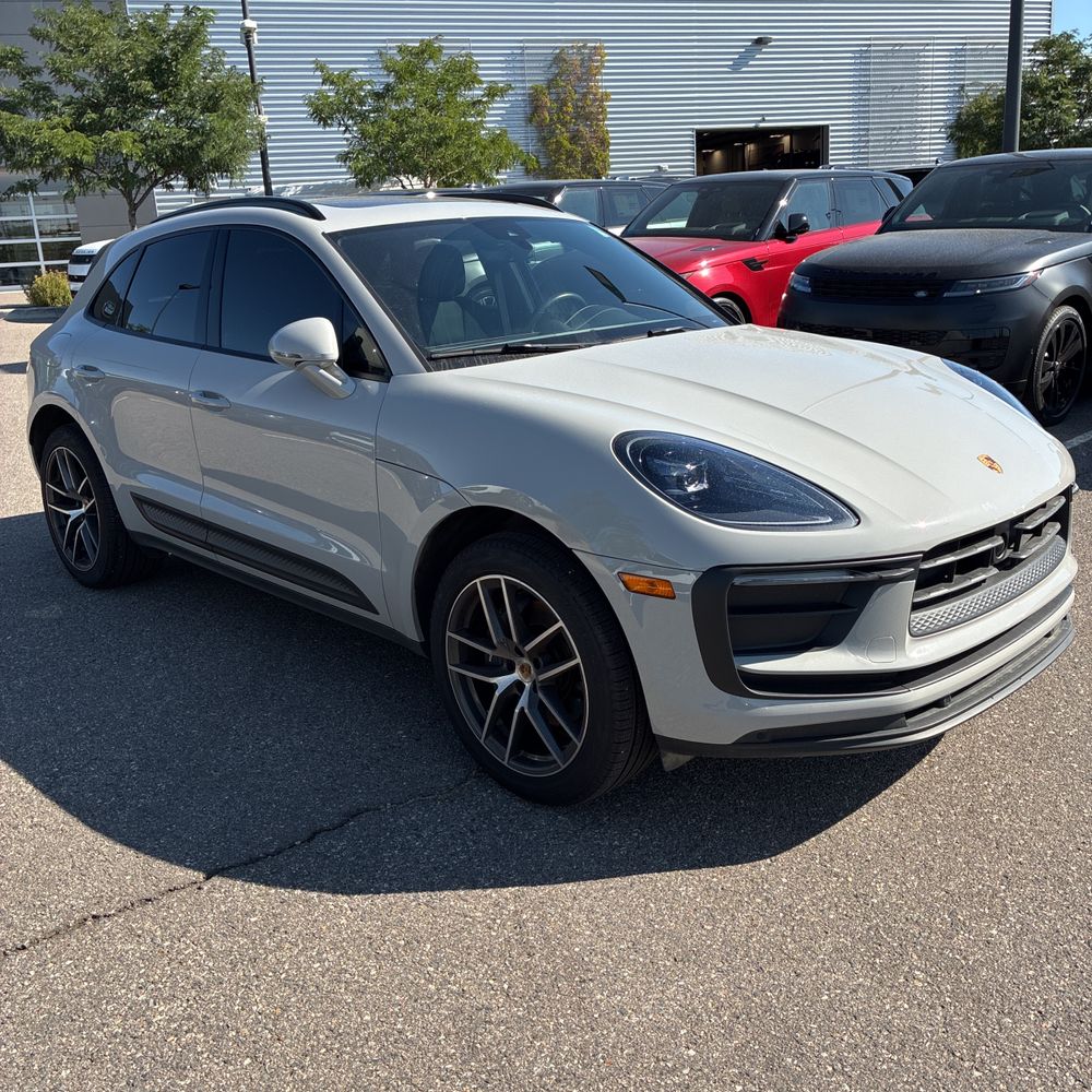 2024 Porsche Macan Base