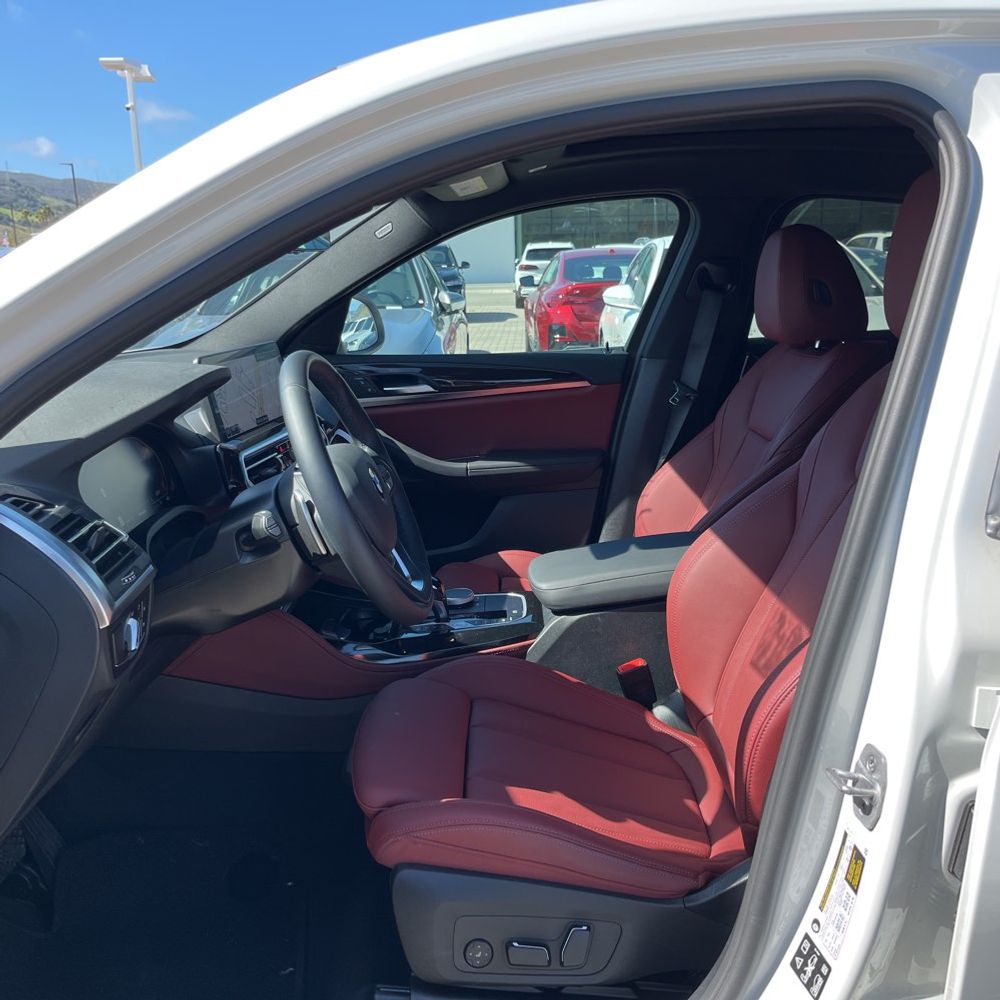 2025 BMW X4 XDrive30i