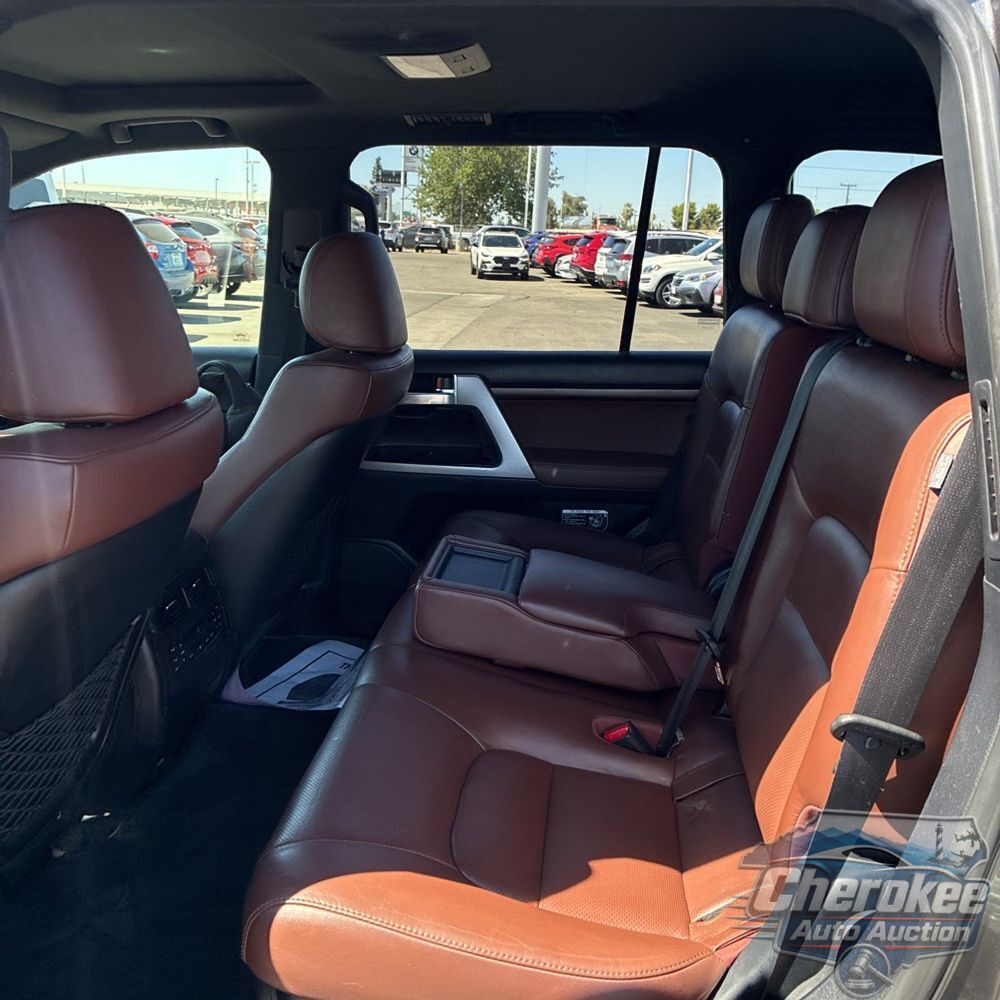 2018 Toyota Land Cruiser Base