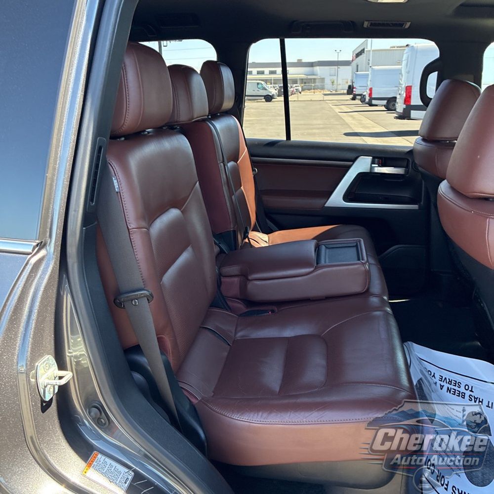 2018 Toyota Land Cruiser Base