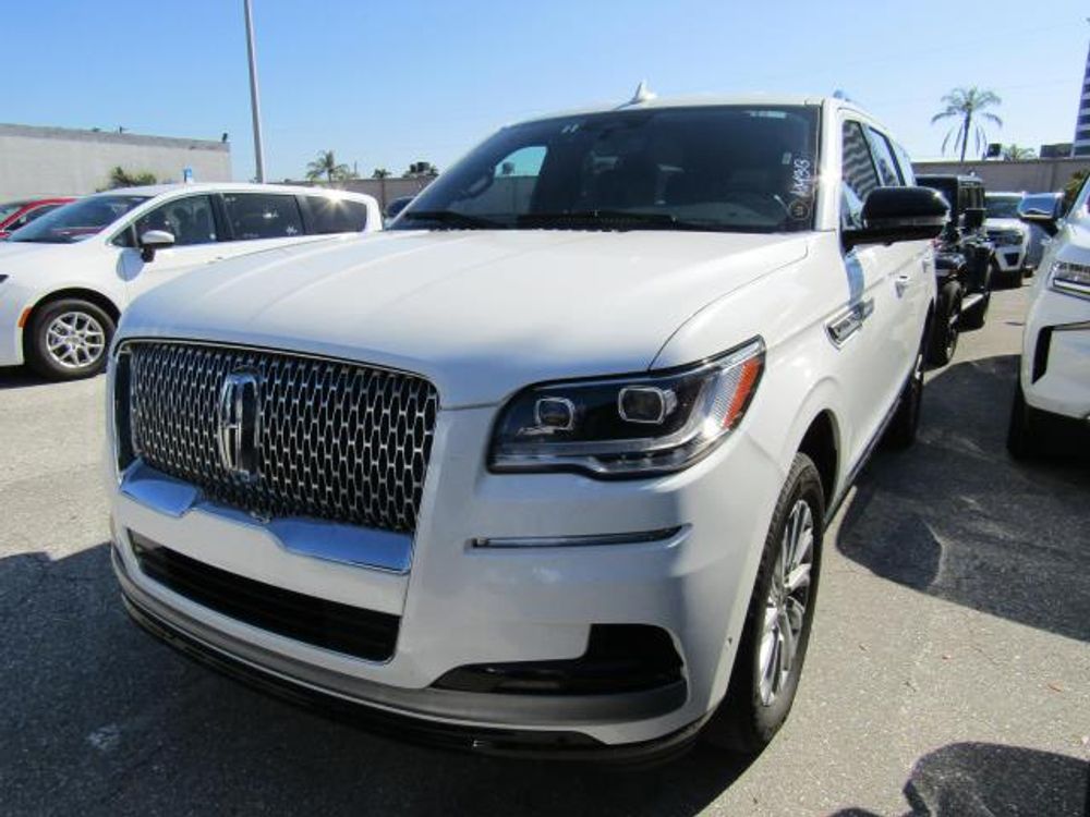 2023 Lincoln Navigator Standard