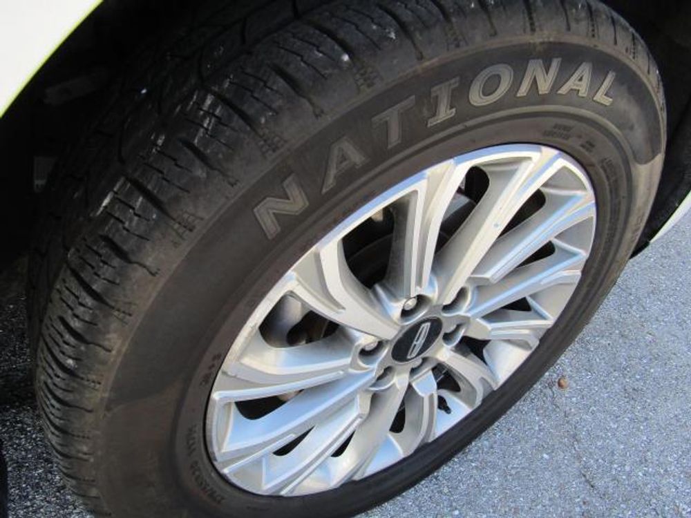 2023 Lincoln Navigator Standard
