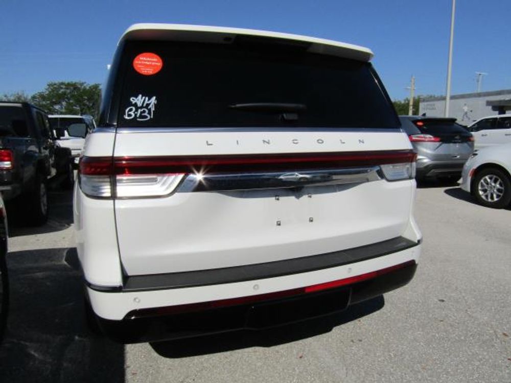 2023 Lincoln Navigator Standard