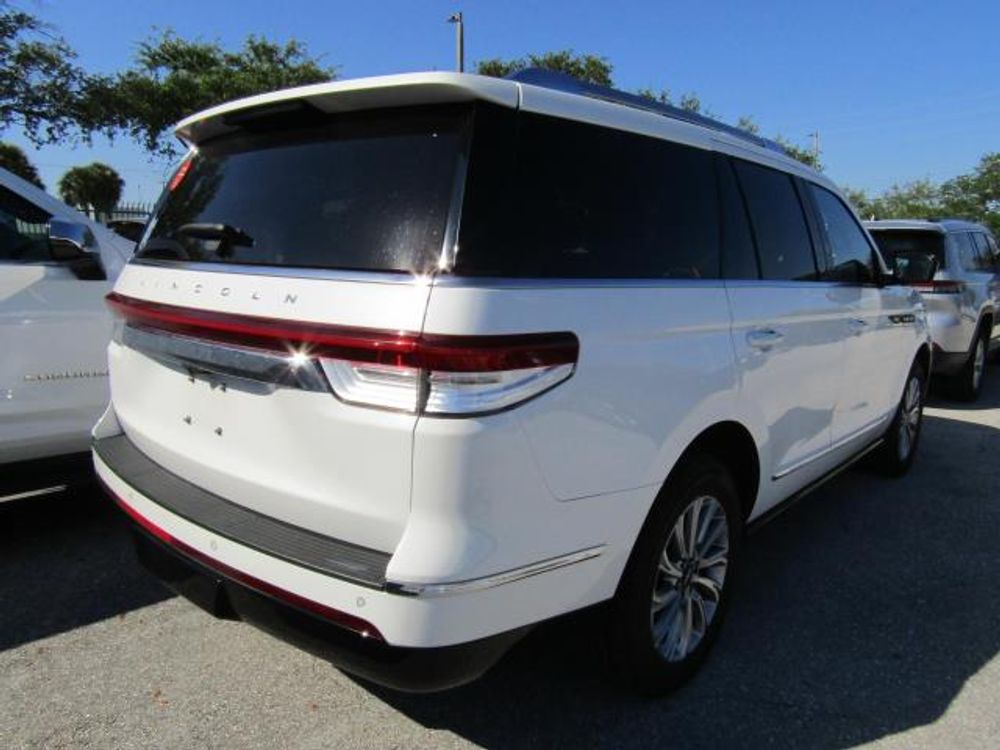 2023 Lincoln Navigator Standard