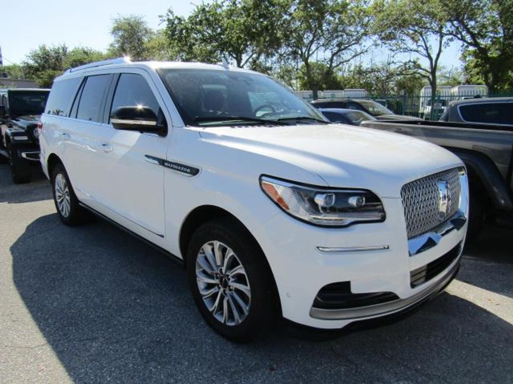 2023 Lincoln Navigator Standard
