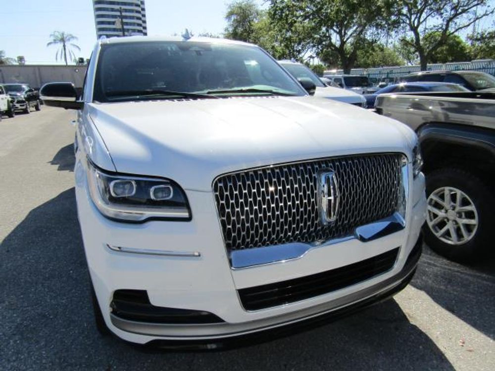 2023 Lincoln Navigator Standard