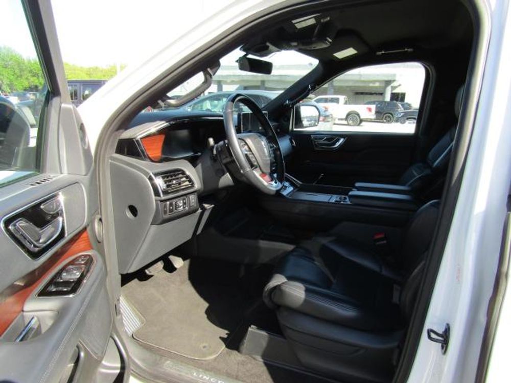 2023 Lincoln Navigator Standard
