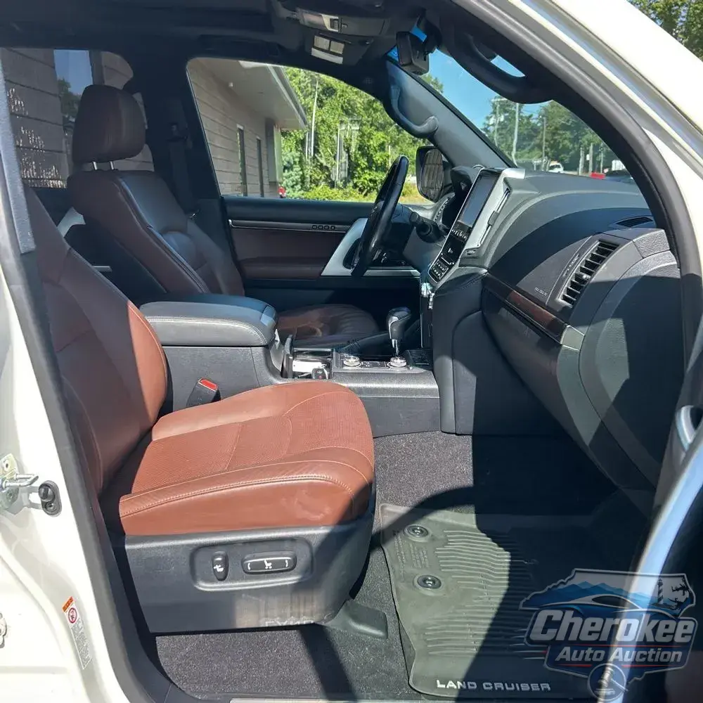 2019 Toyota Land Cruiser Base