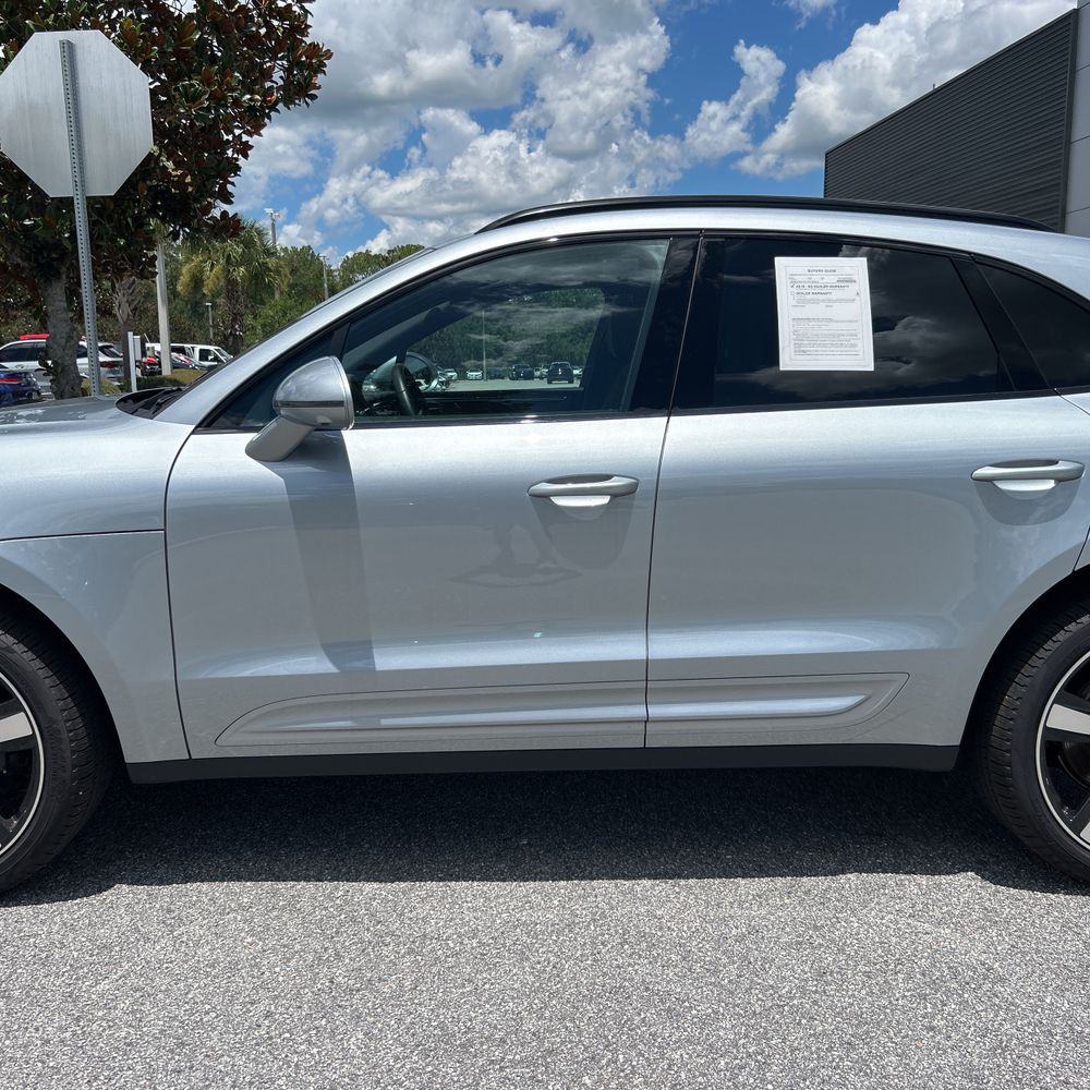 2024 Porsche Macan Base