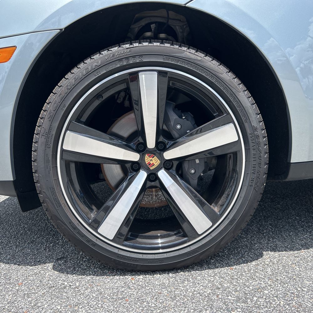 2024 Porsche Macan Base