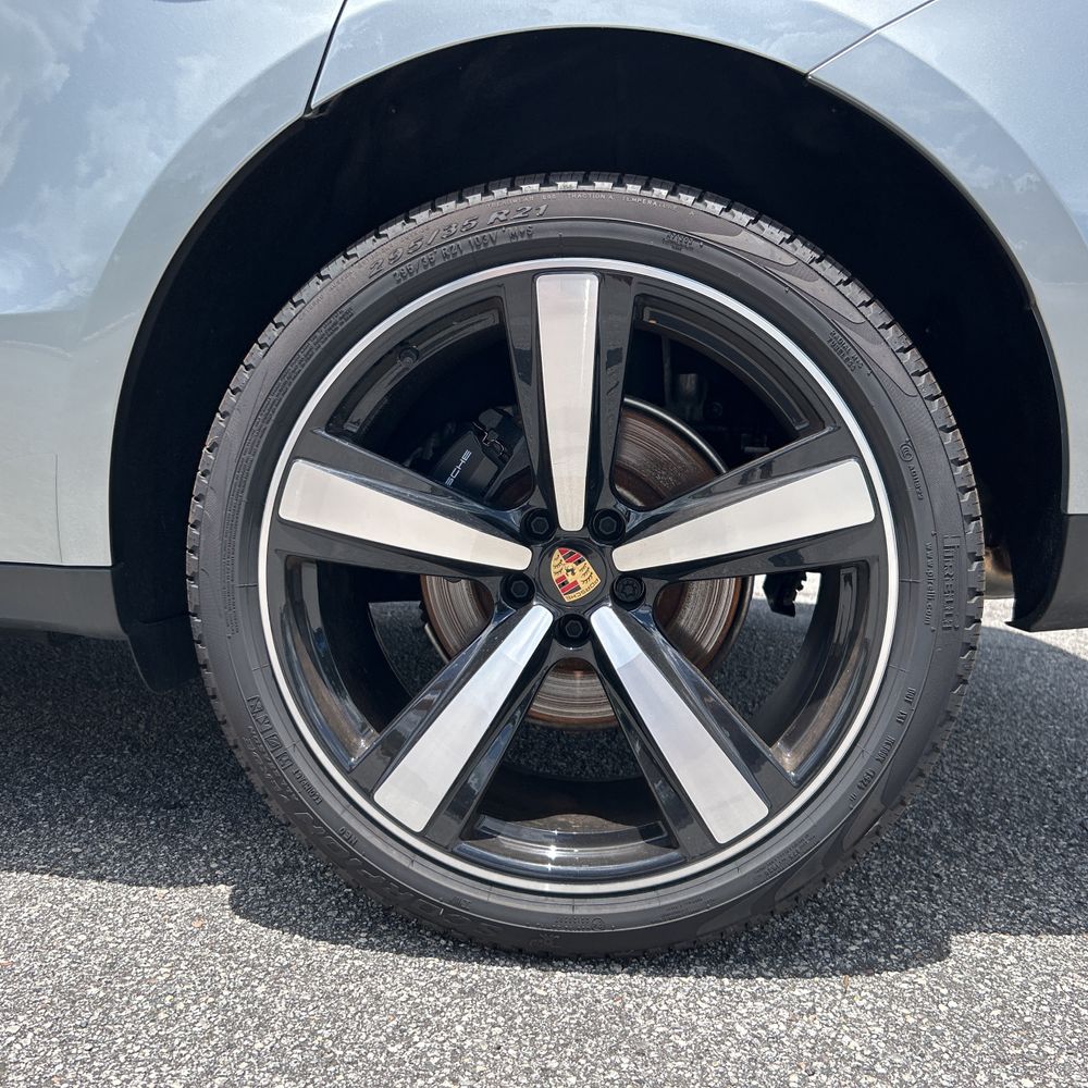 2024 Porsche Macan Base