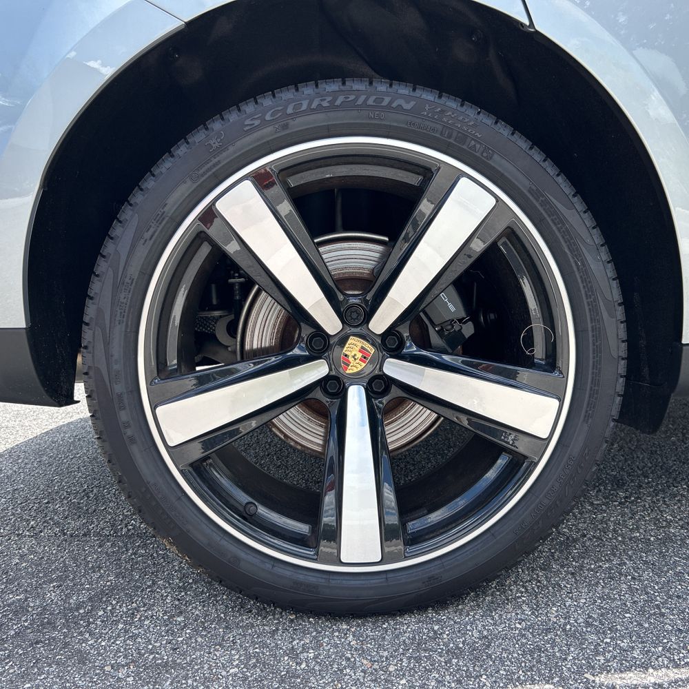 2024 Porsche Macan Base