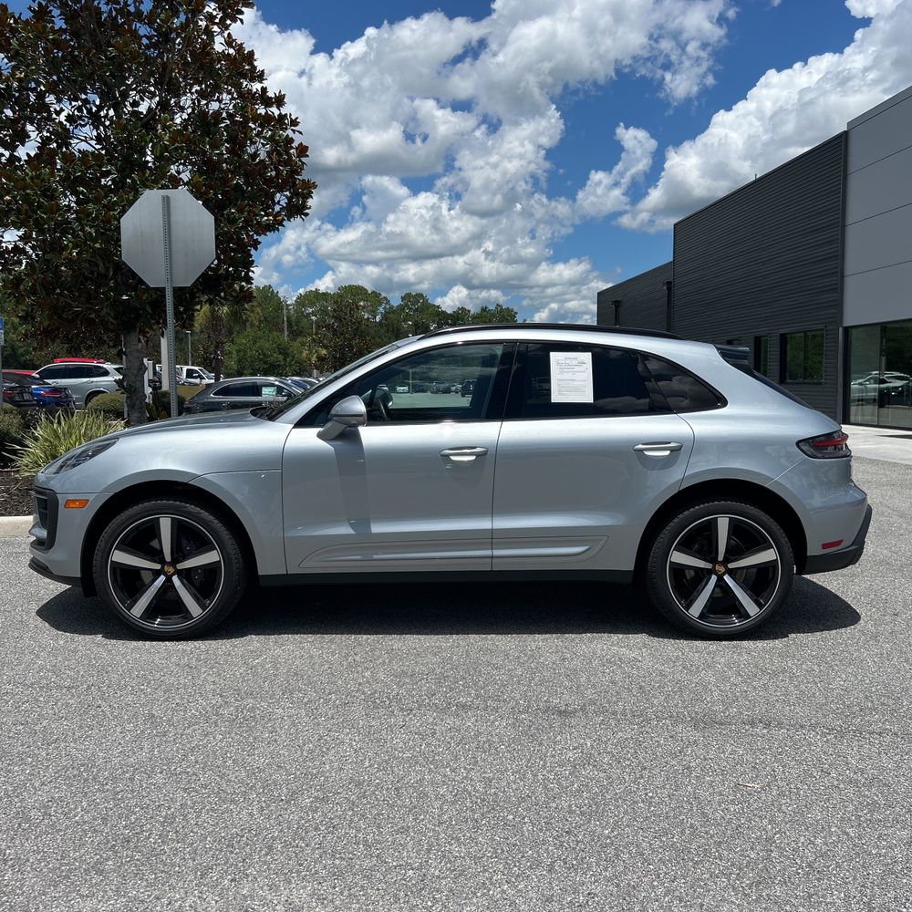 2024 Porsche Macan Base
