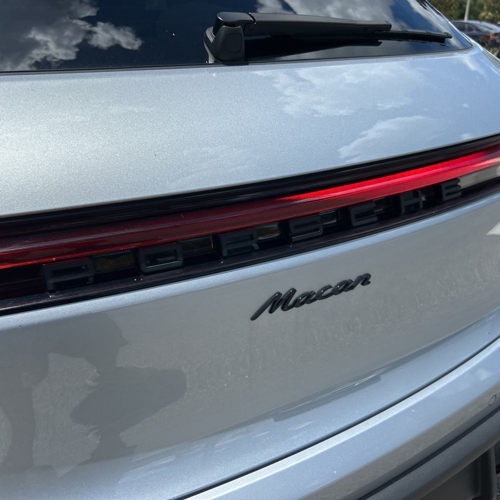 2024 Porsche Macan Base