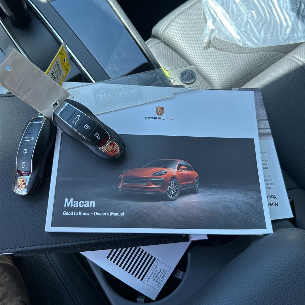 2024 Porsche Macan Base