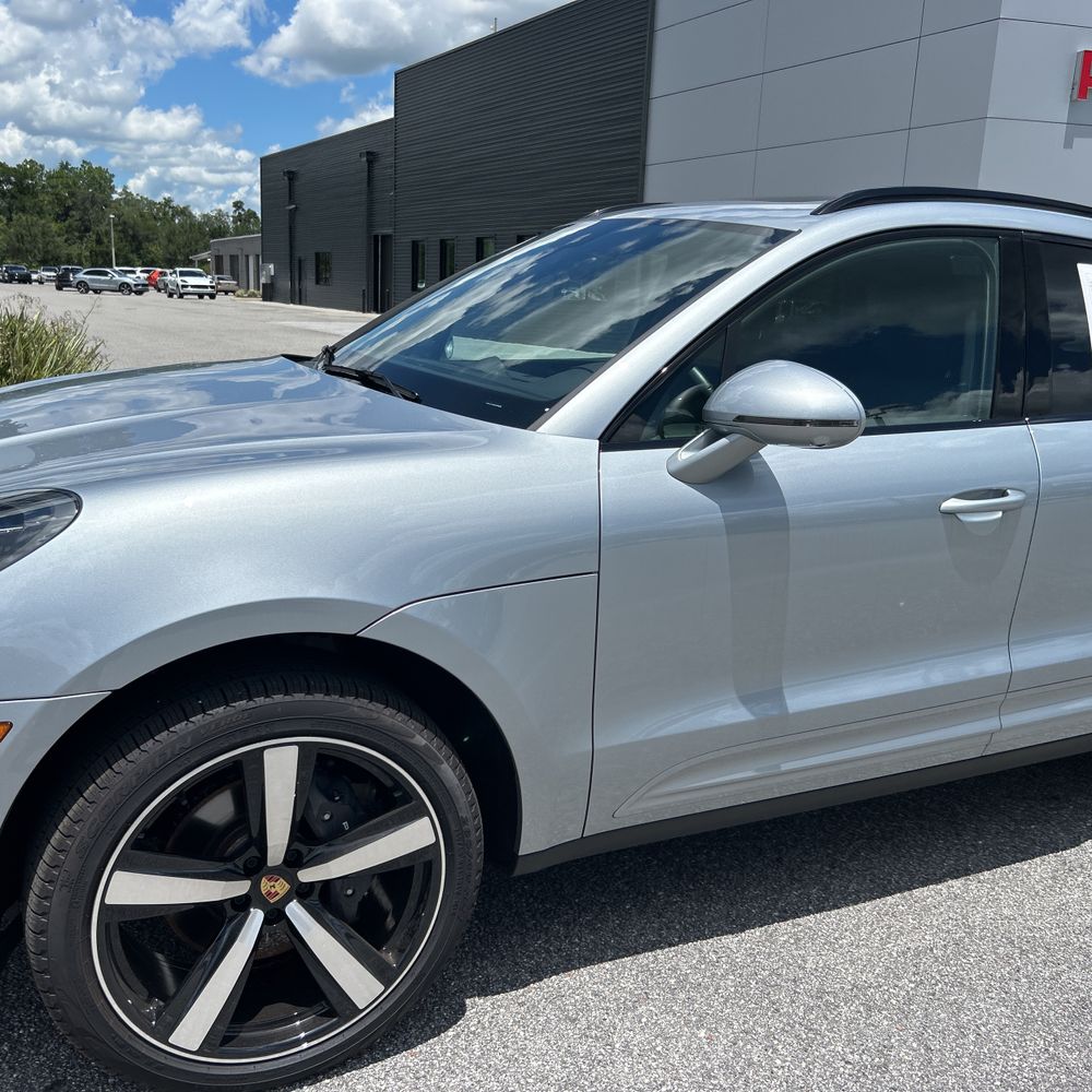 2024 Porsche Macan Base