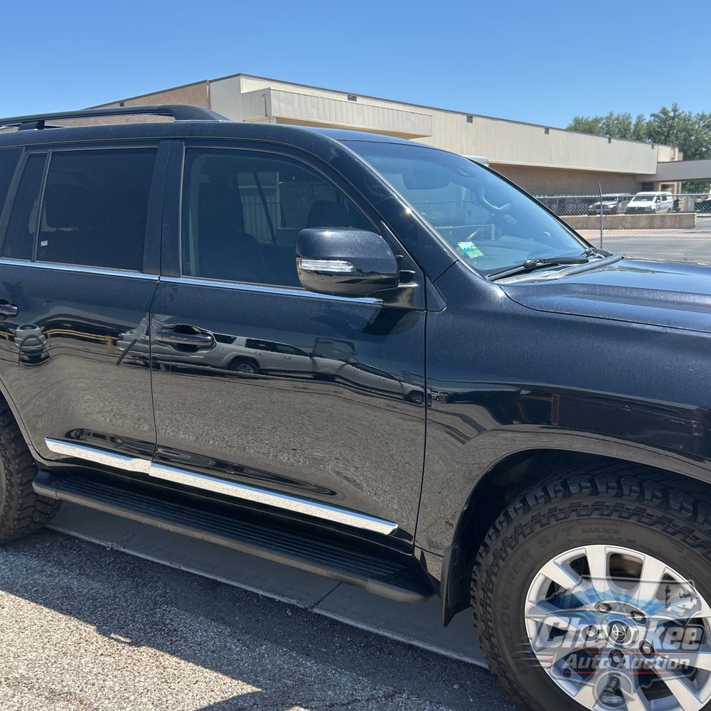 2016 Toyota Land Cruiser Base