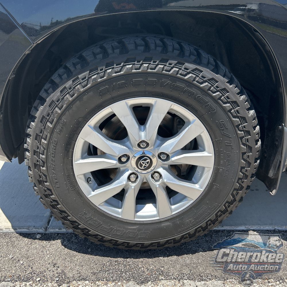 2016 Toyota Land Cruiser Base