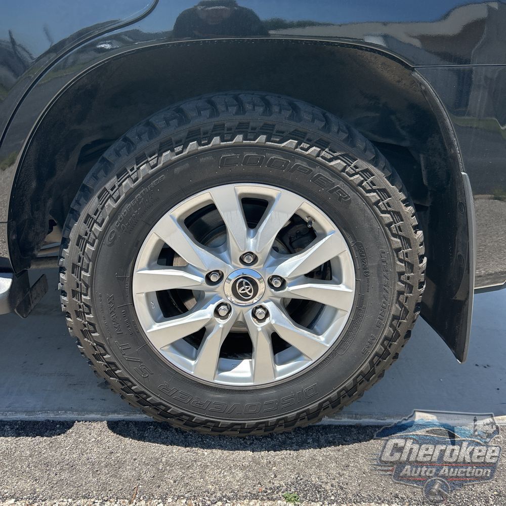 2016 Toyota Land Cruiser Base