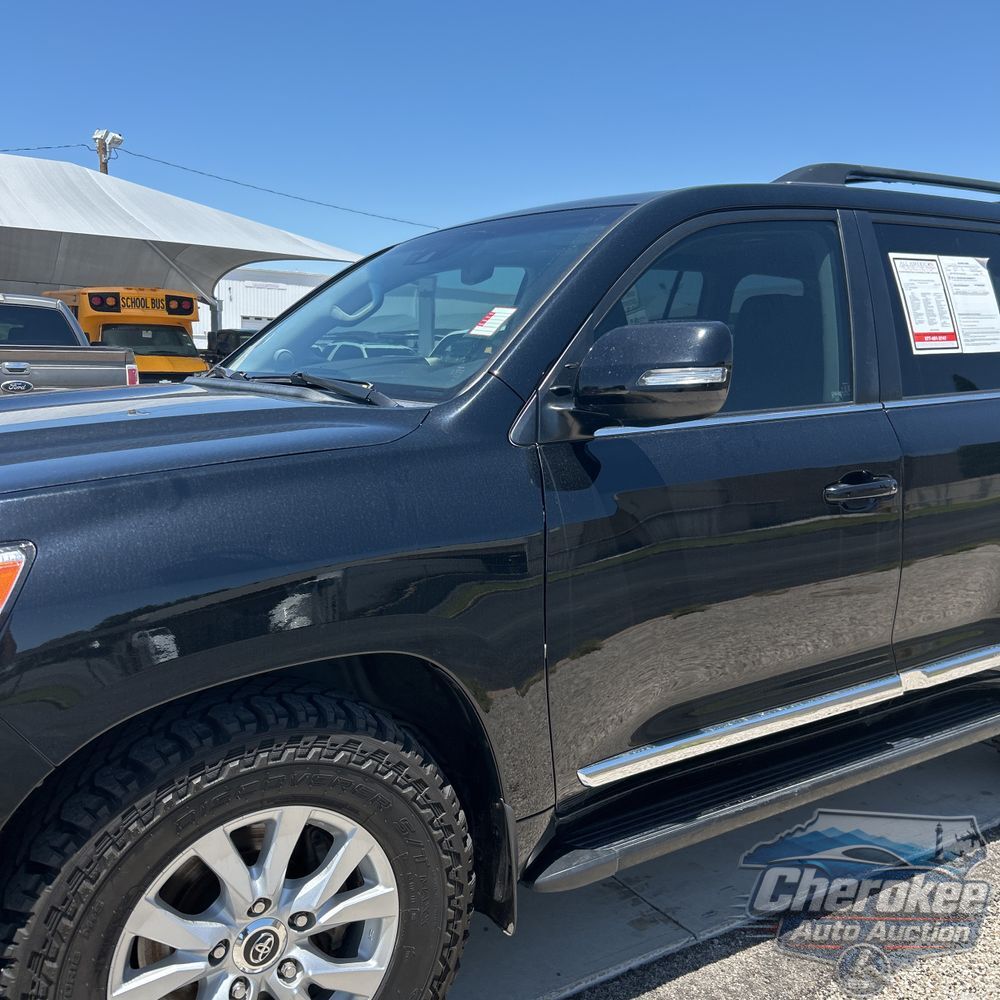 2016 Toyota Land Cruiser Base