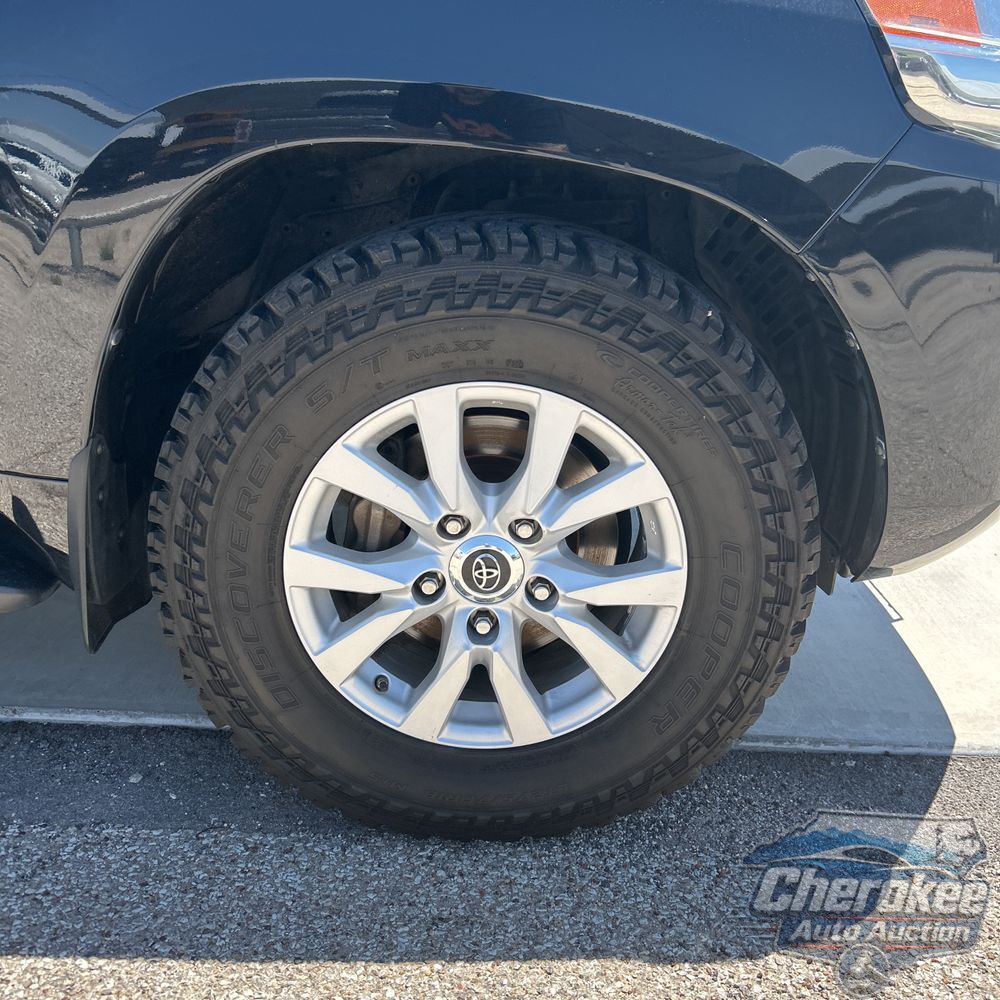 2016 Toyota Land Cruiser Base