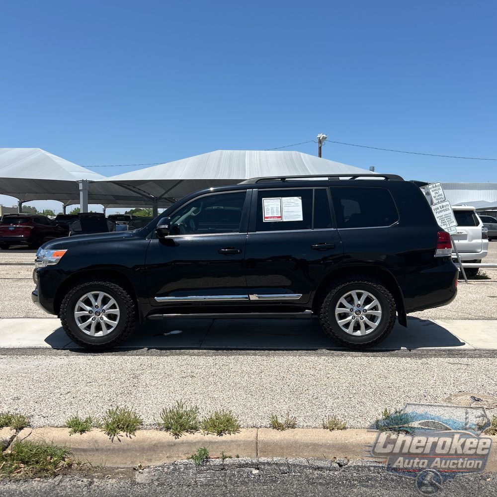 2016 Toyota Land Cruiser Base