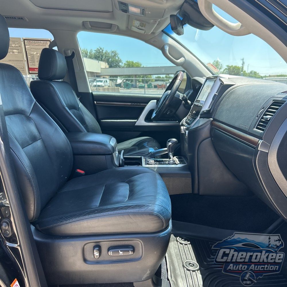 2016 Toyota Land Cruiser Base