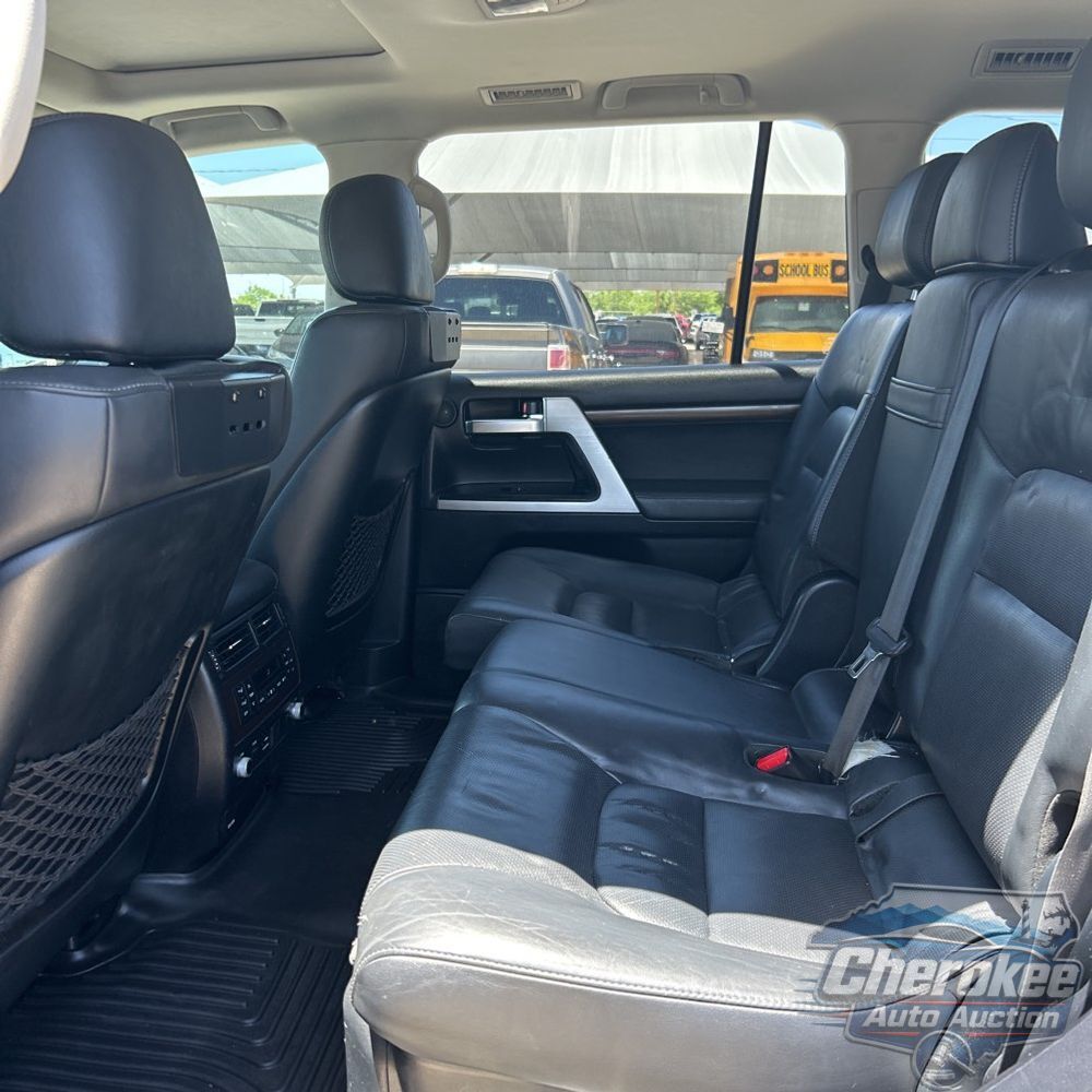 2016 Toyota Land Cruiser Base