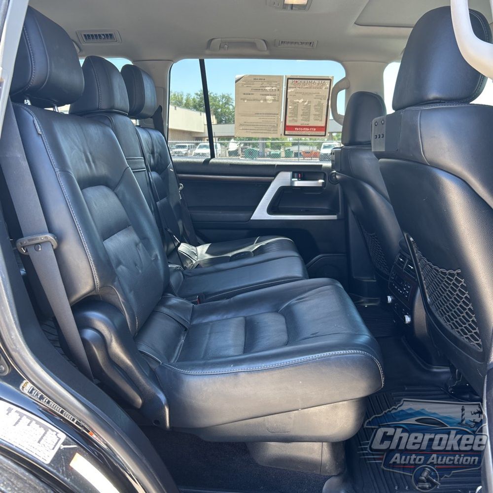 2016 Toyota Land Cruiser Base