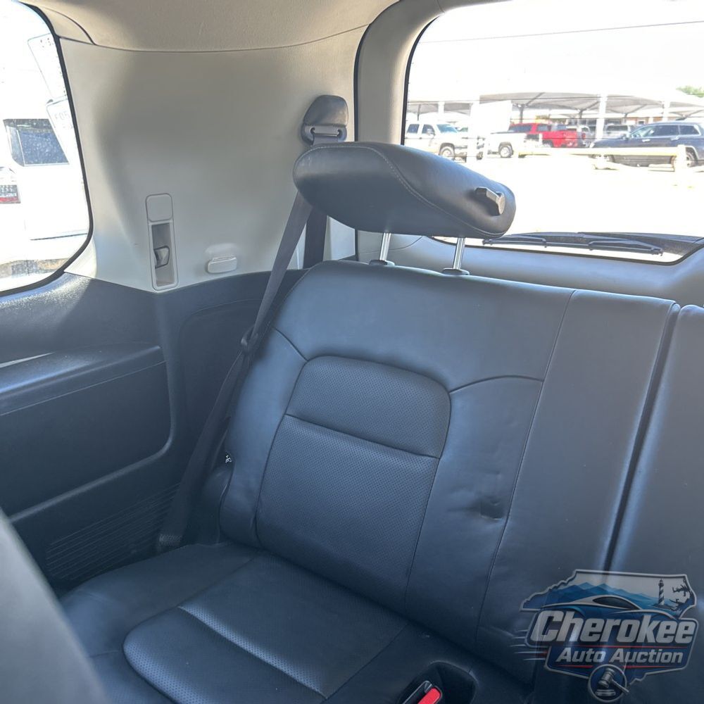 2016 Toyota Land Cruiser Base