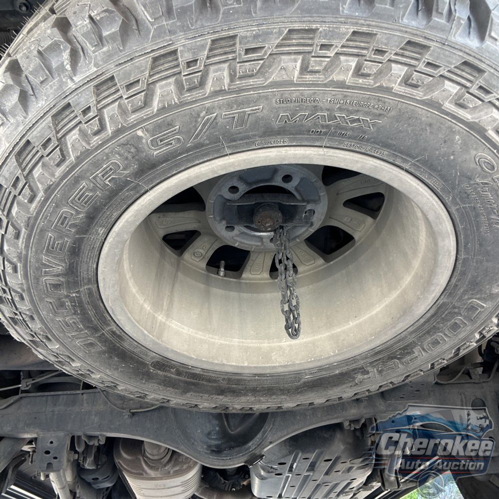 2016 Toyota Land Cruiser Base