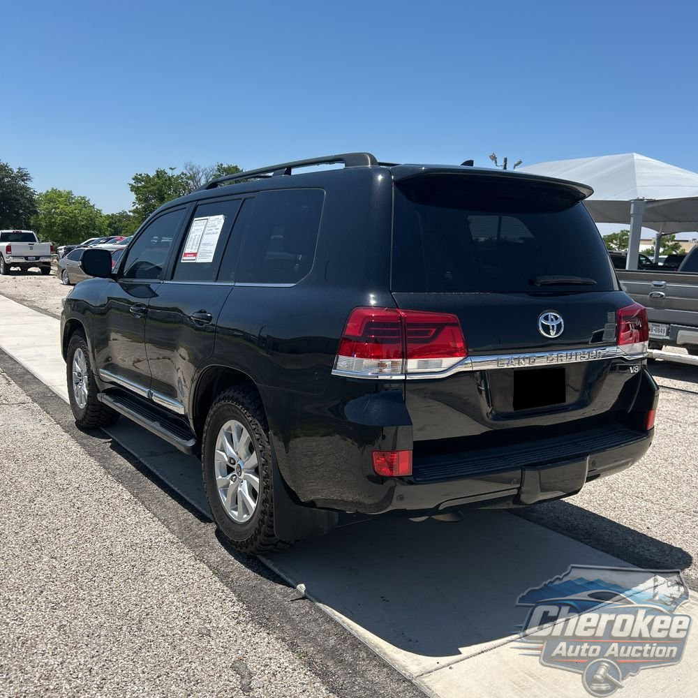 2016 Toyota Land Cruiser Base