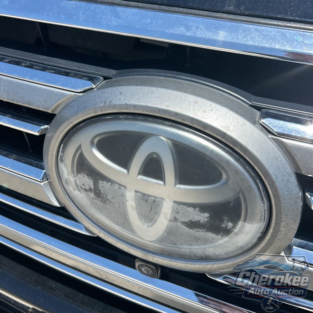 2016 Toyota Land Cruiser Base