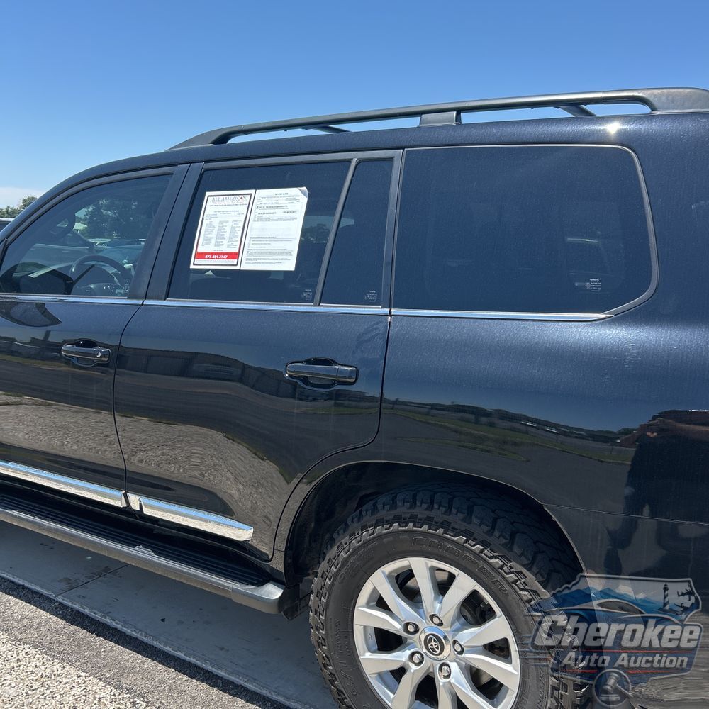 2016 Toyota Land Cruiser Base