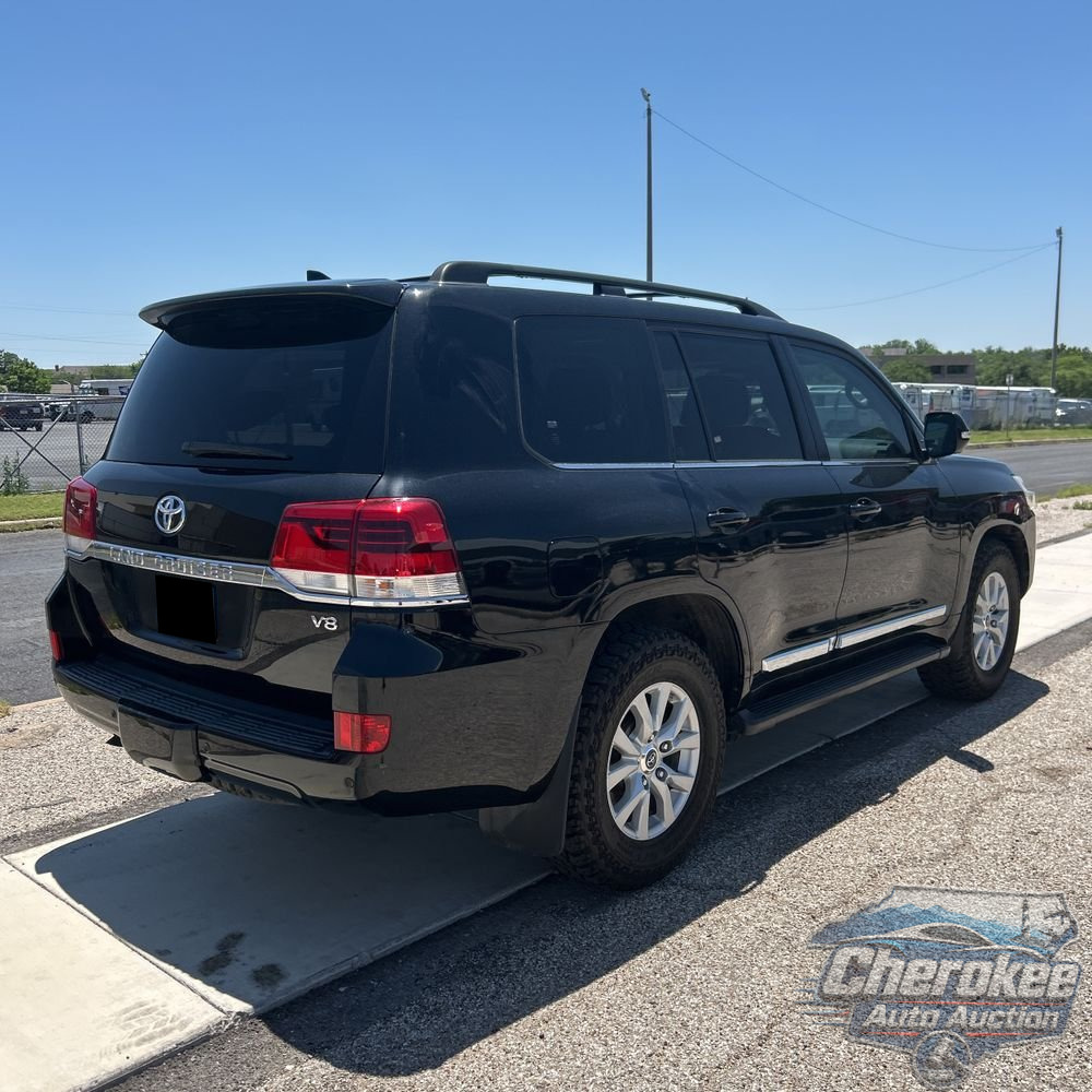 2016 Toyota Land Cruiser Base