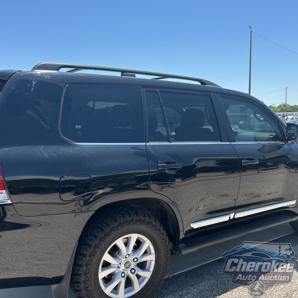 2016 Toyota Land Cruiser Base
