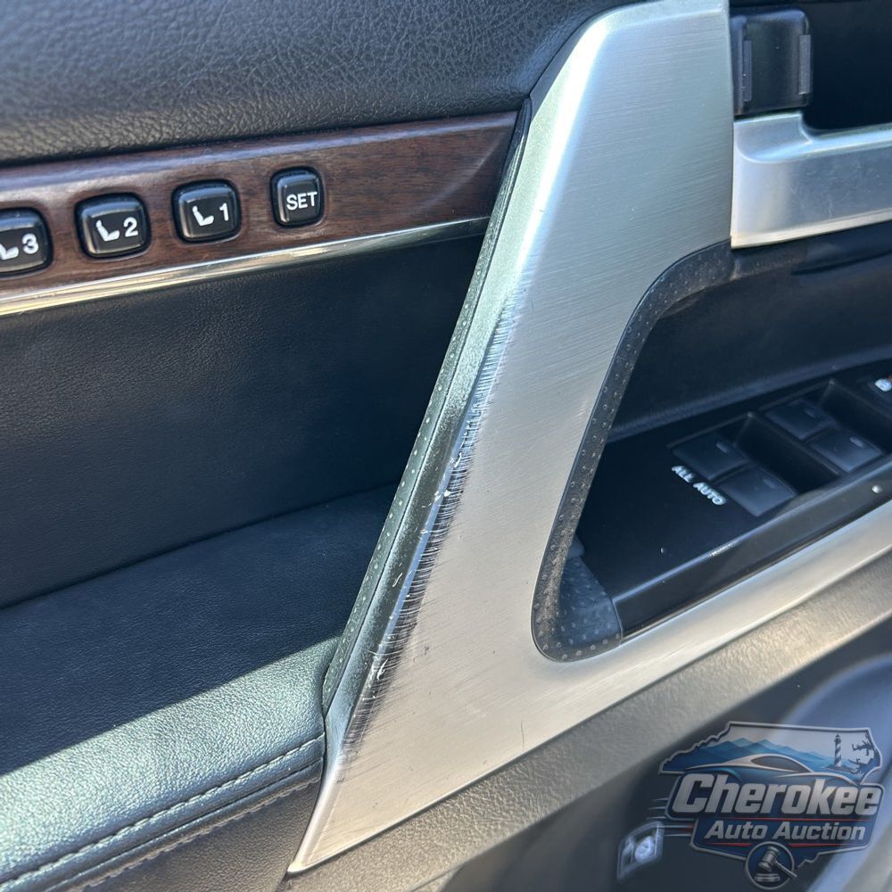 2016 Toyota Land Cruiser Base